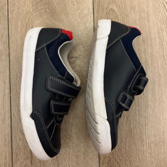 Clarks Non-Marking Kids Shoes - Picture 2 of 2